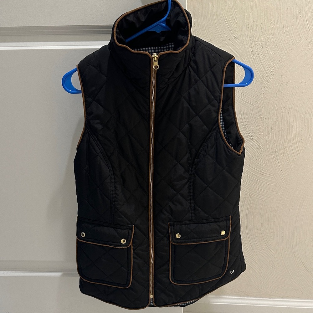 Crown & Ivy Black Quilted Vest with Brown Trim